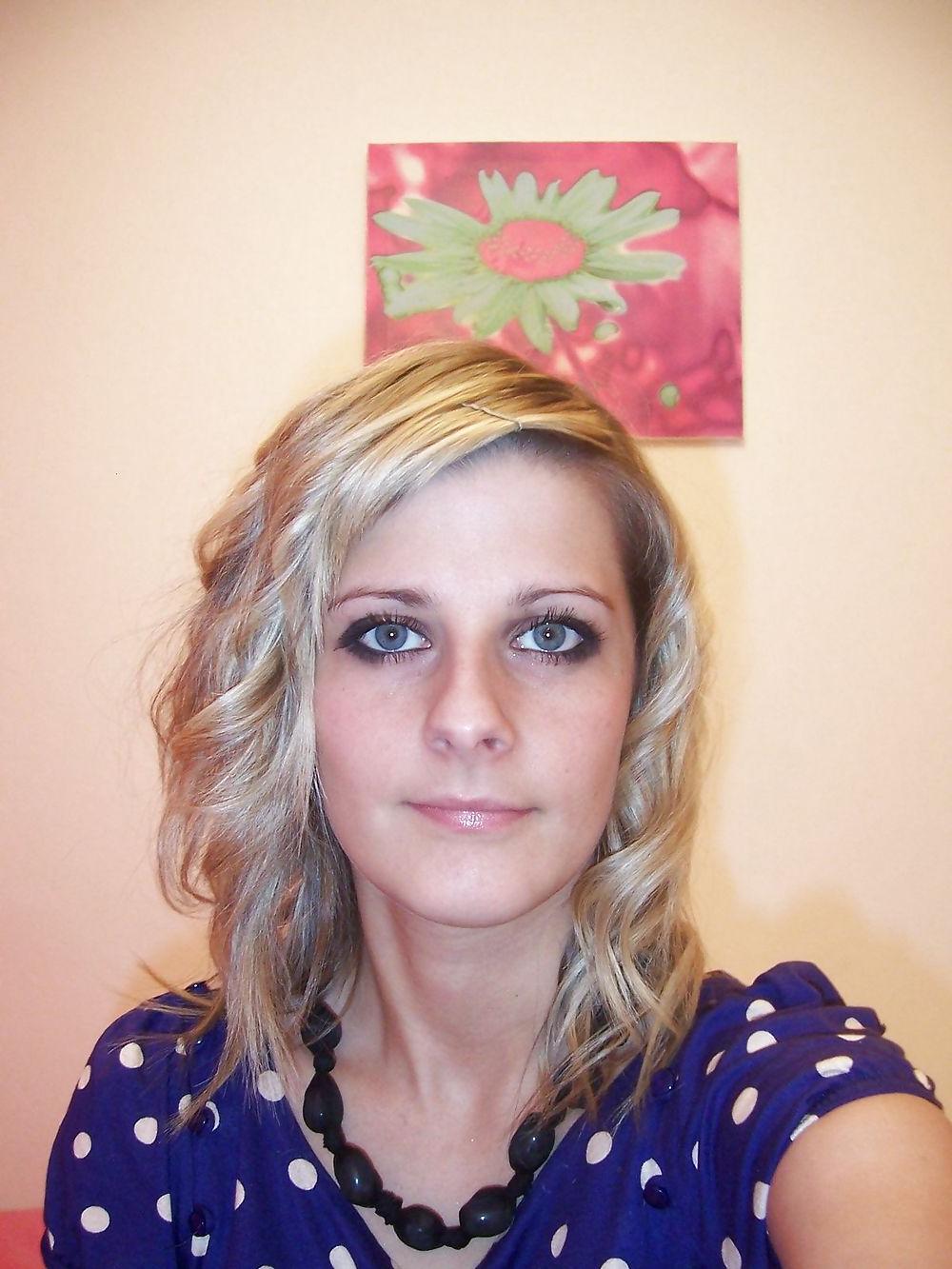 12P Sexy blonde, small tits