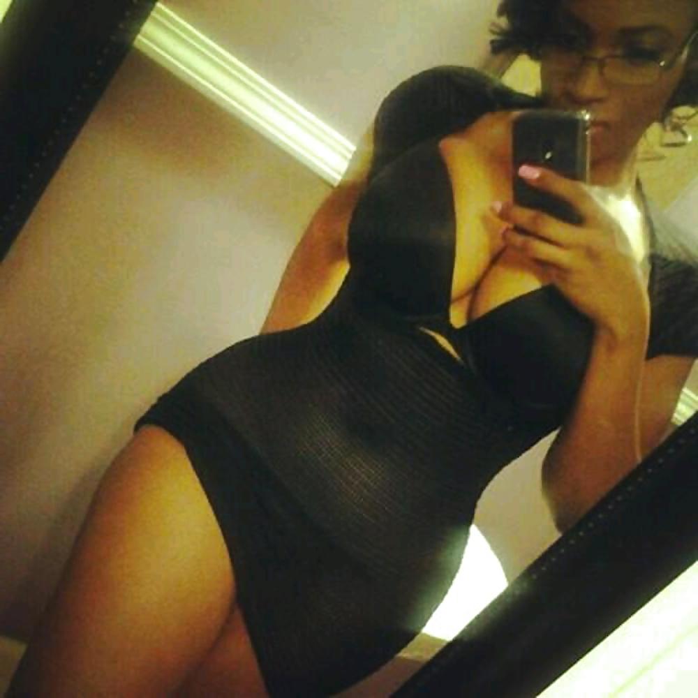25P HOT EBONY SELFIES
