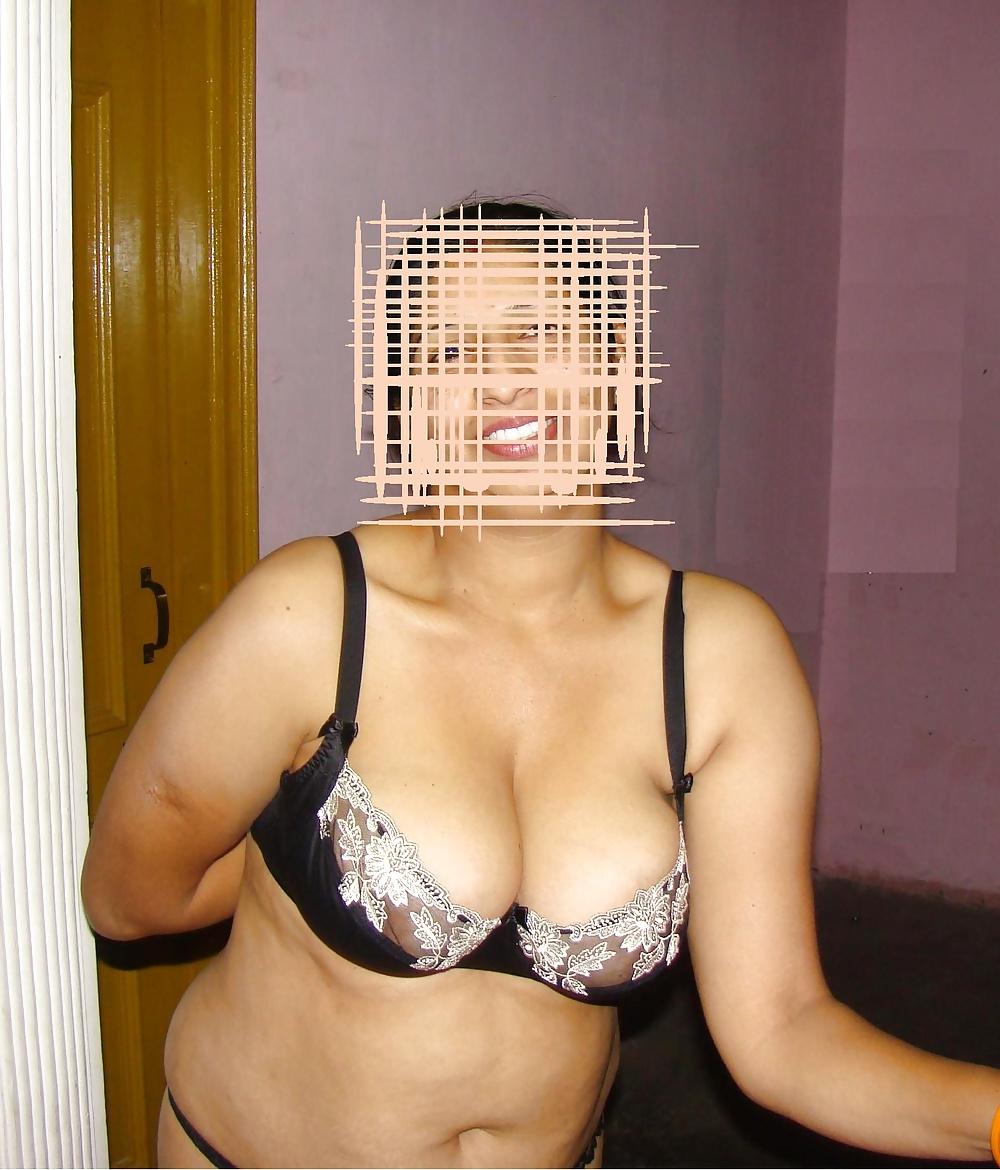 25P Indian aunty show 8