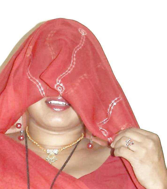 25P Indian aunty show 8