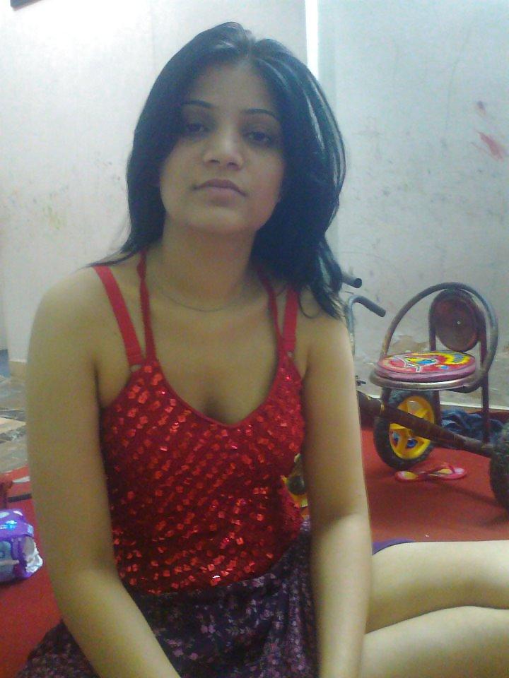 15P My Friend's Wife Samina