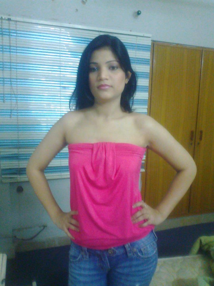 15P My Friend's Wife Samina