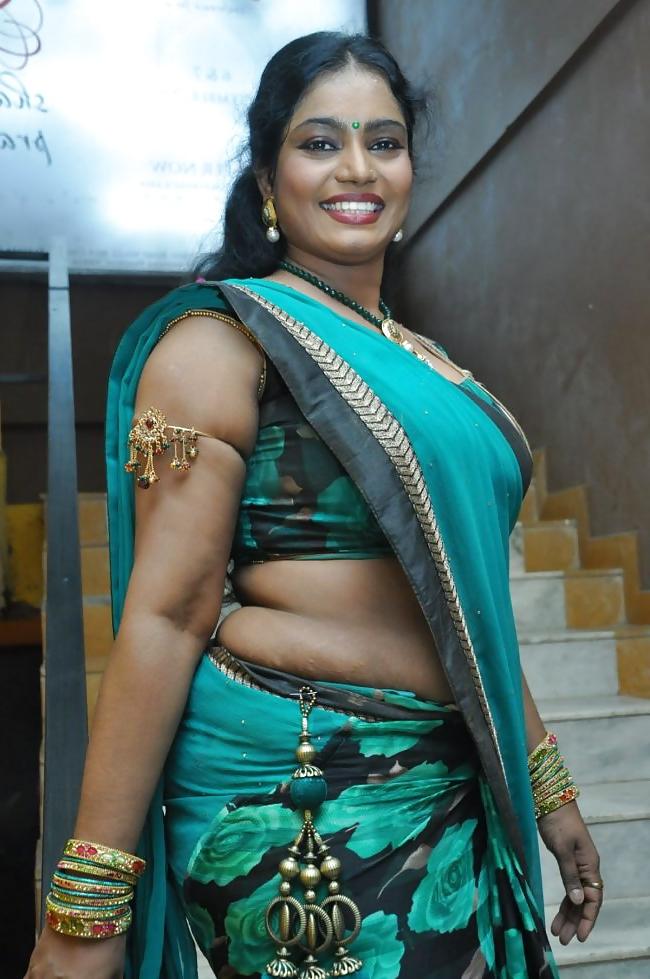 25P Sexy Indian Aunty
