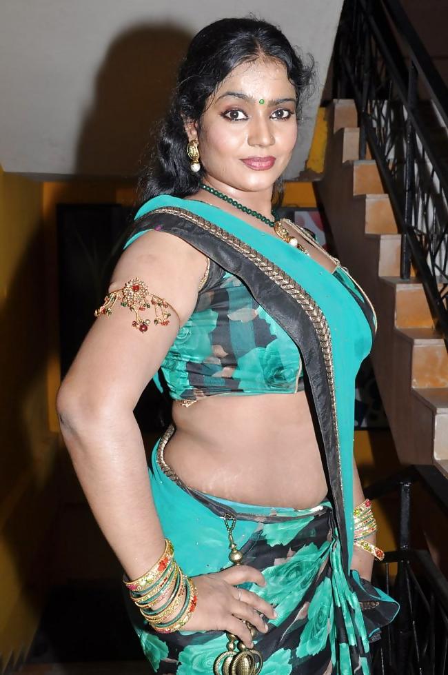 25P Sexy Indian Aunty