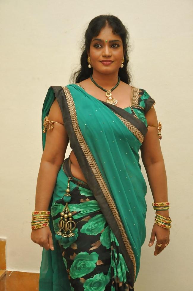 25P Sexy Indian Aunty