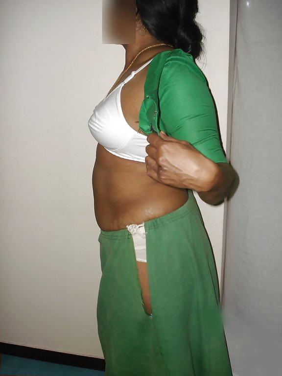 25P Indian aunty show 3