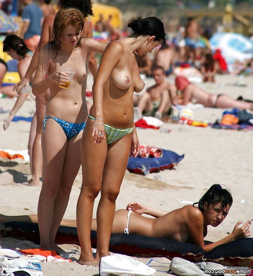 25P Tanned babes on the beach