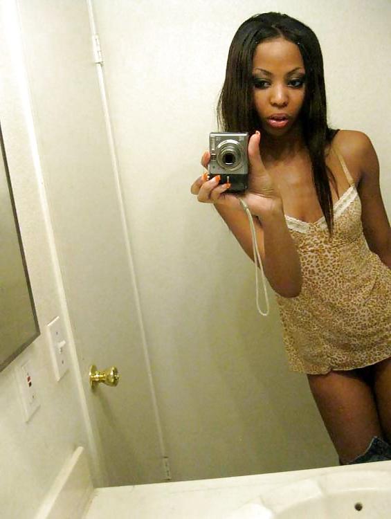 12P Sexy Ebony Undressing