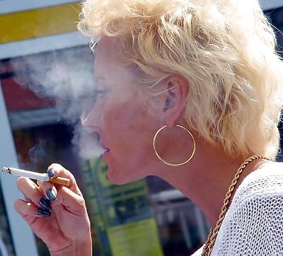 25P SMOKING BEAUTIES 3