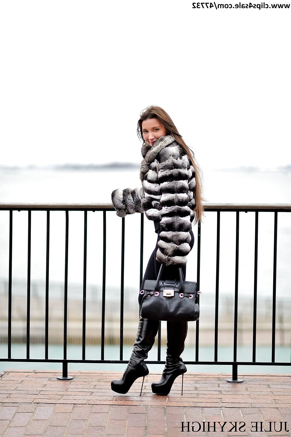 8P Julie skyhigh in new york in sexy leather boots & fur