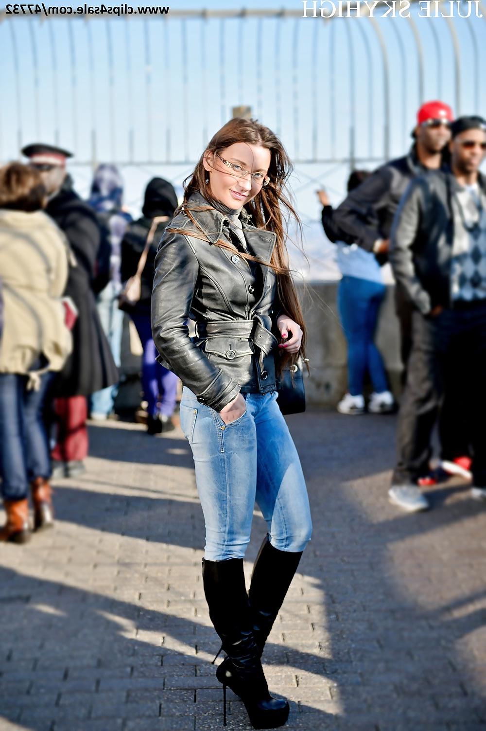 8P Julie skyhigh in new york in sexy leather boots & fur