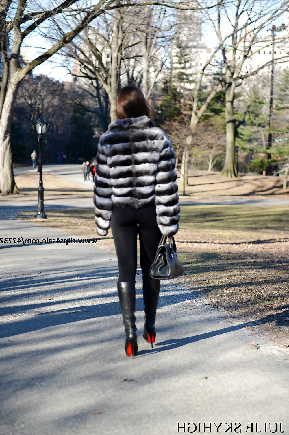 8P Julie skyhigh in new york in sexy leather boots & fur