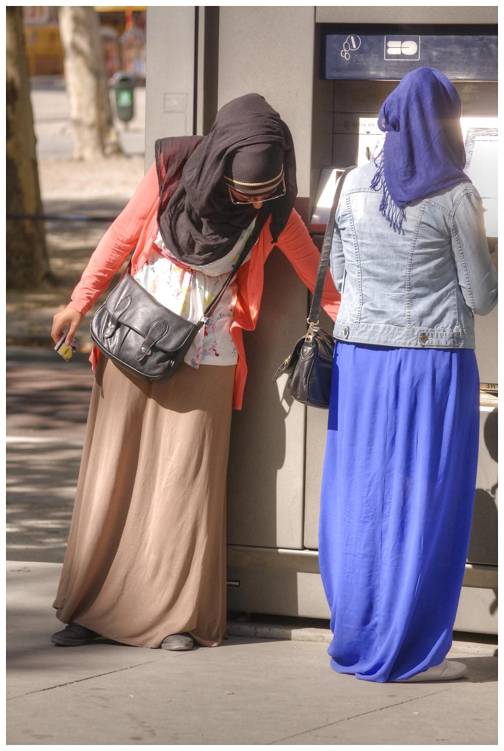 24P Belle Beurette en Hijab  2