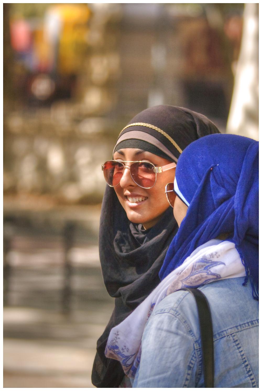 24P Belle Beurette en Hijab  2