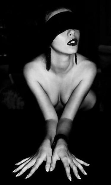25P Erotic Blindfolded Babes - Session 1