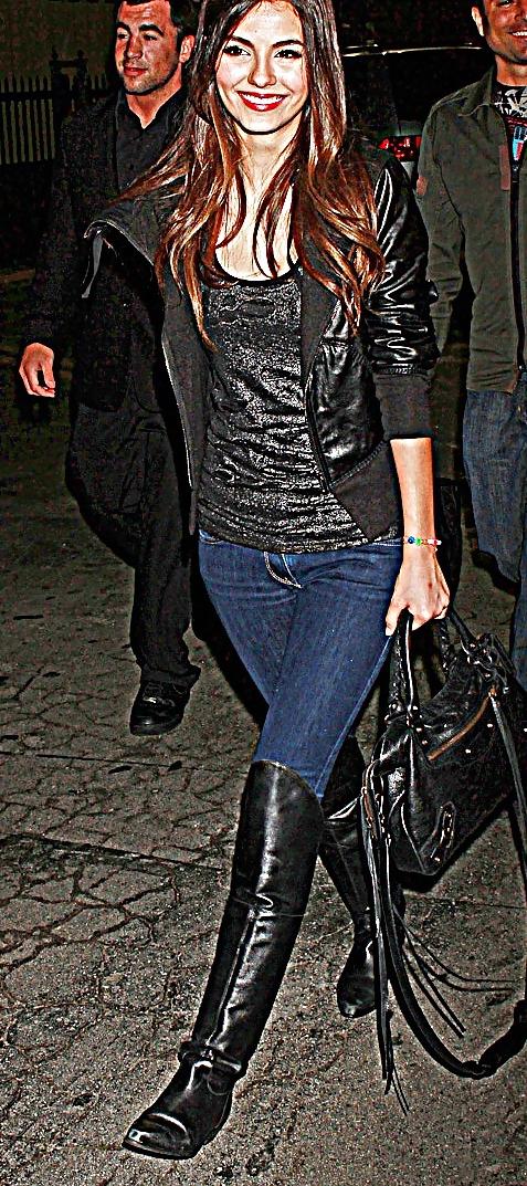 25P Celebrities in leather heels or boots