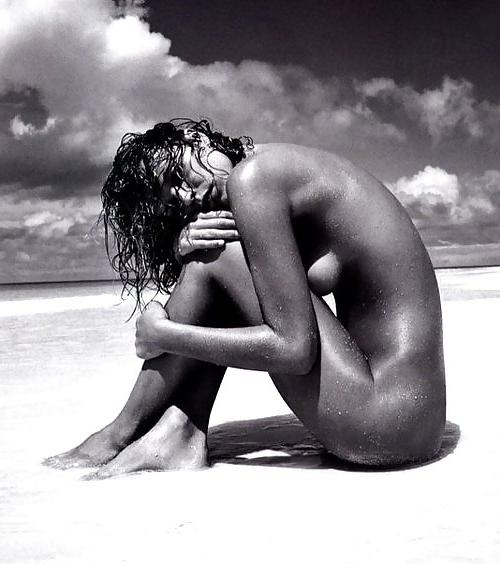 25P Erotic Beach Babes - Session 1