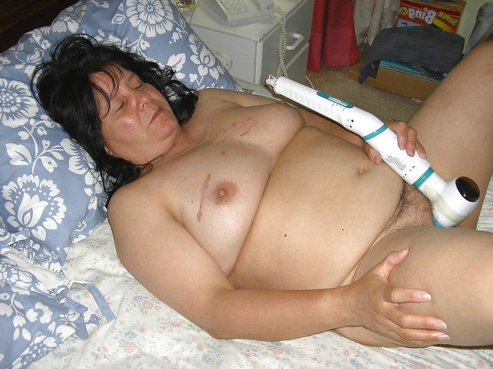11P Slut wife masturbating