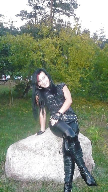 25P Girls in boots .  Frauen in Stiefel