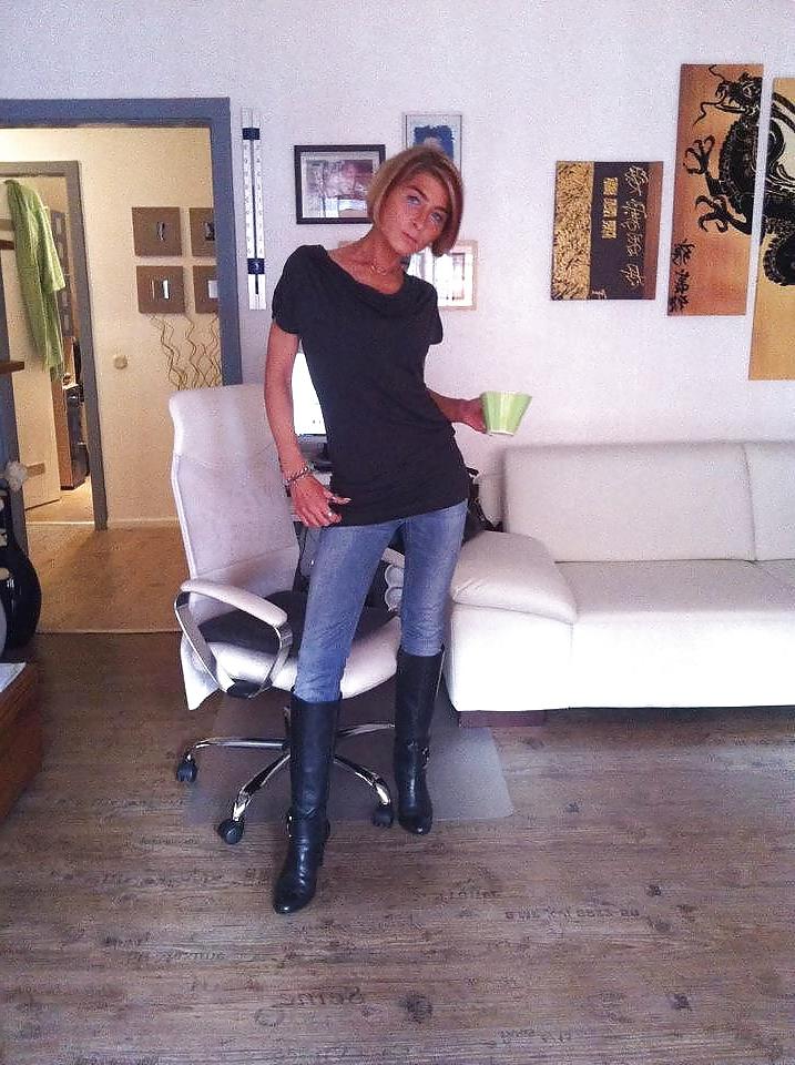 25P Girls in boots .  Frauen in Stiefel