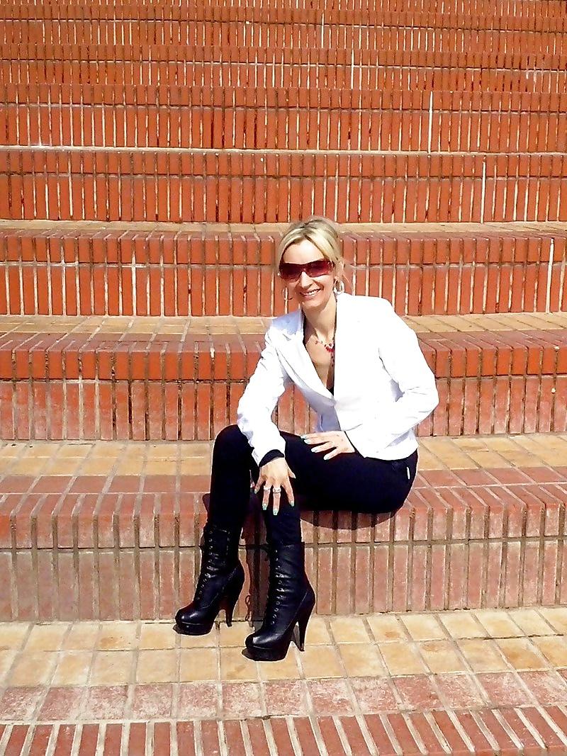 25P Girls in boots .  Frauen in Stiefel