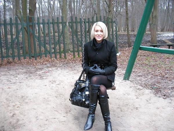 25P Girls in boots .  Frauen in Stiefel