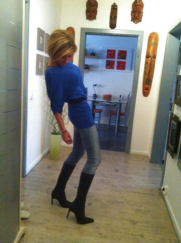 25P Girls in boots .  Frauen in Stiefel