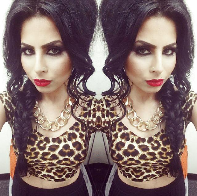 22P Sexy Indian paki bengali slut for comments