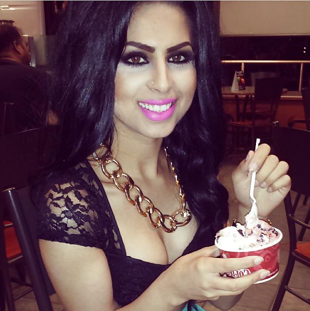 22P Sexy Indian paki bengali slut for comments