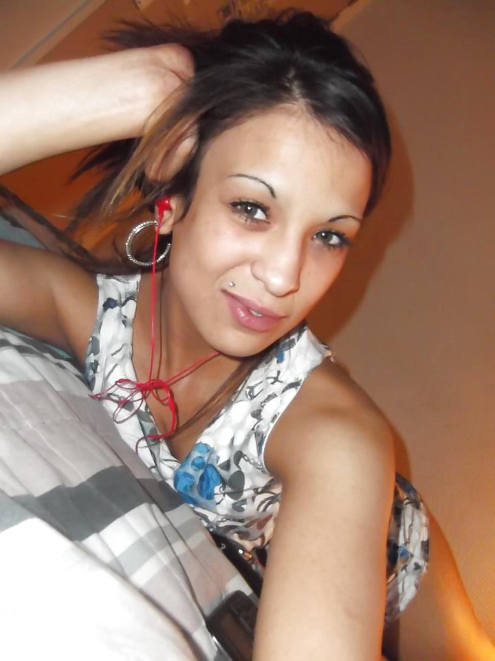 17P Arab Beurette Nesrine Bouhadi pute marocaine de Paris