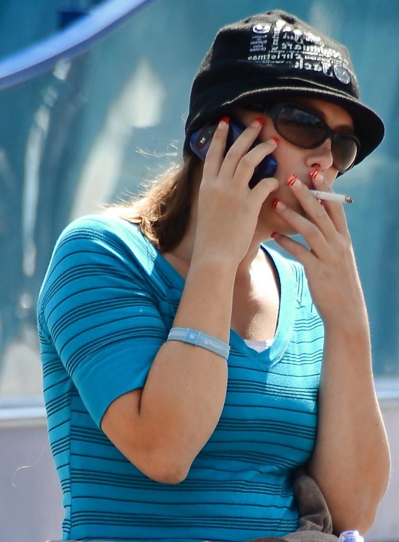 25P Smoking girls.