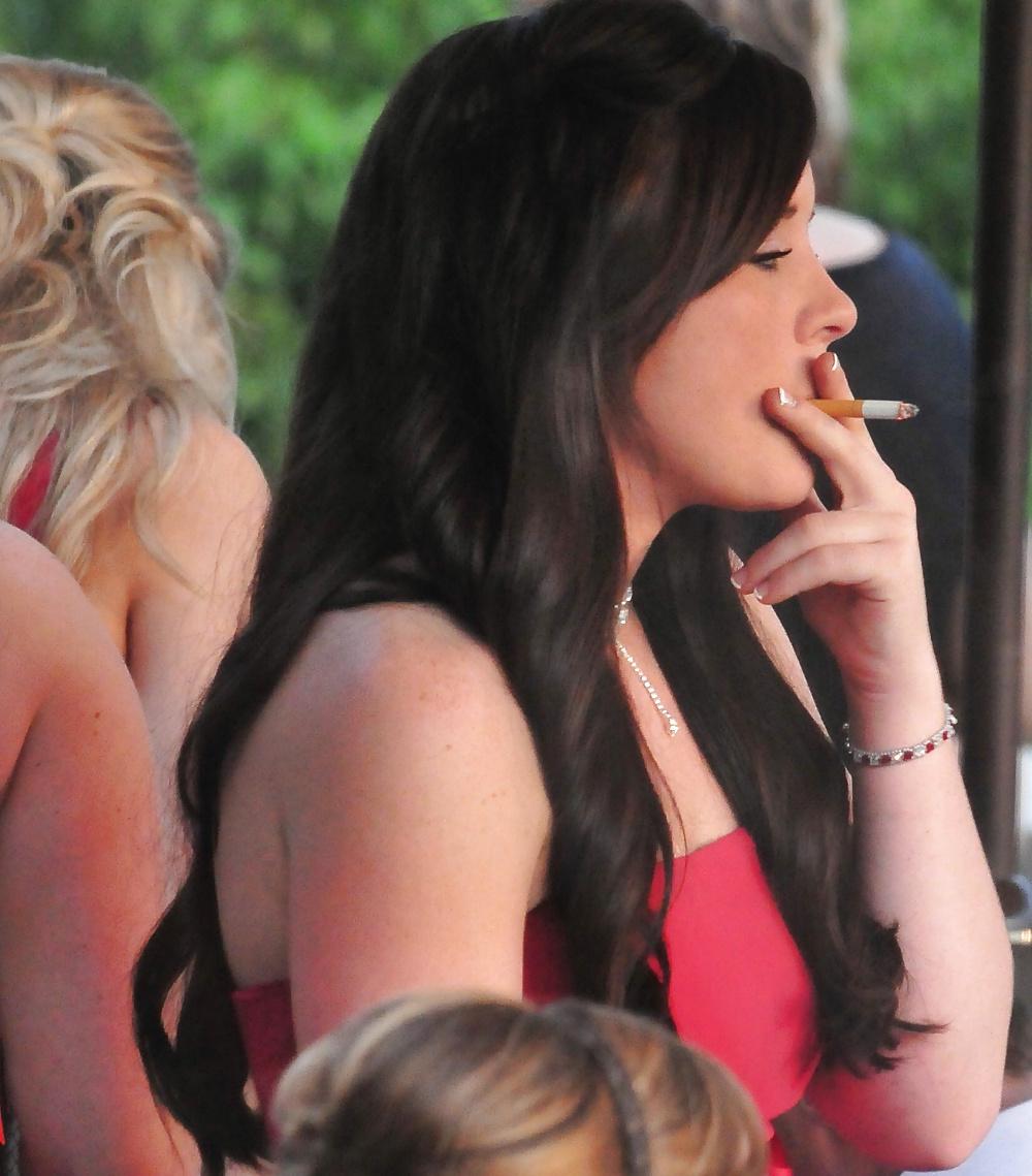 25P Smoking girls.