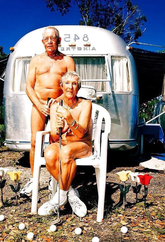 20P Naked couple 37.