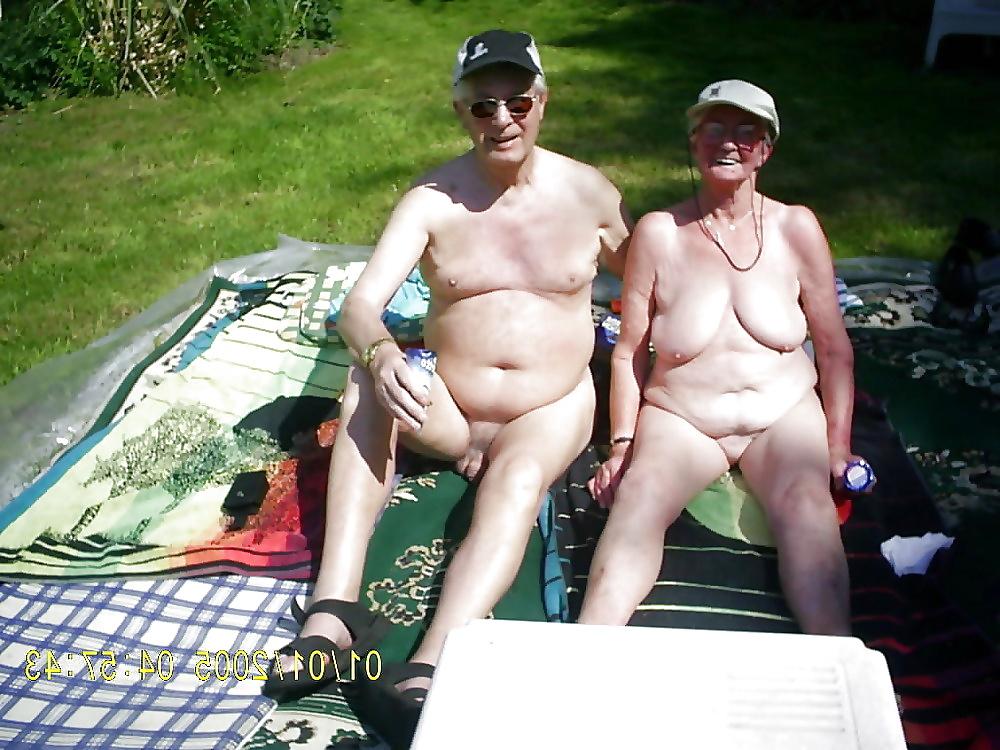20P Naked couple 37.