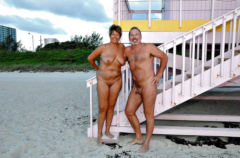 20P Naked couple 37.
