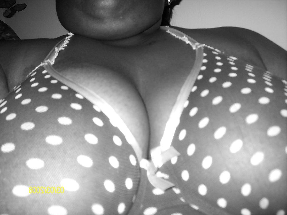 8P Them titties sittin nice