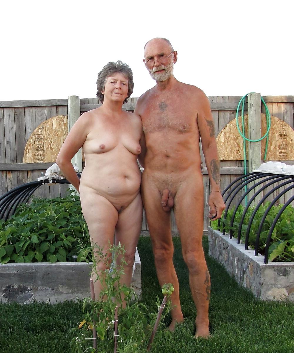 20P Naked couple 34.