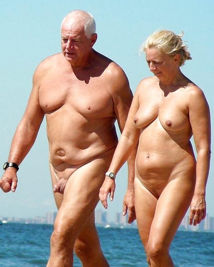 20P Naked couple 34.