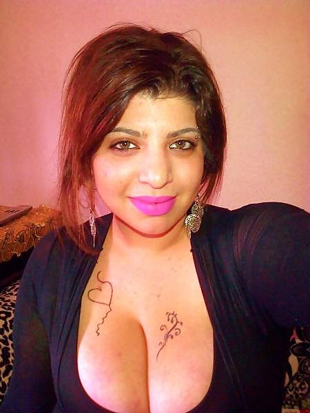 25P Die arabische Beurette Ines Jamay ist eine Tunesierin aus Paris