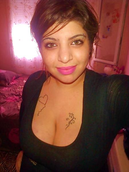 25P Die arabische Beurette Ines Jamay ist eine Tunesierin aus Paris