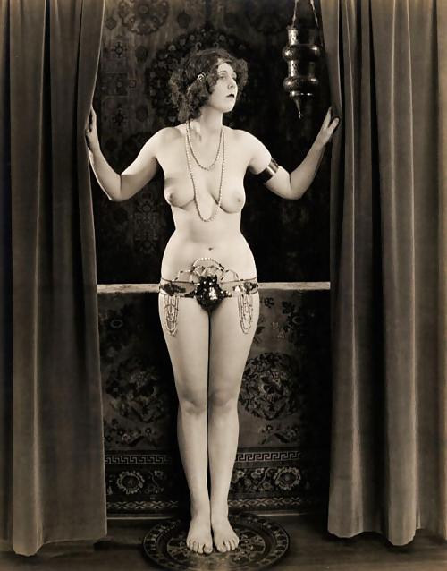 25P 1920s Babes, Flappers, and curves