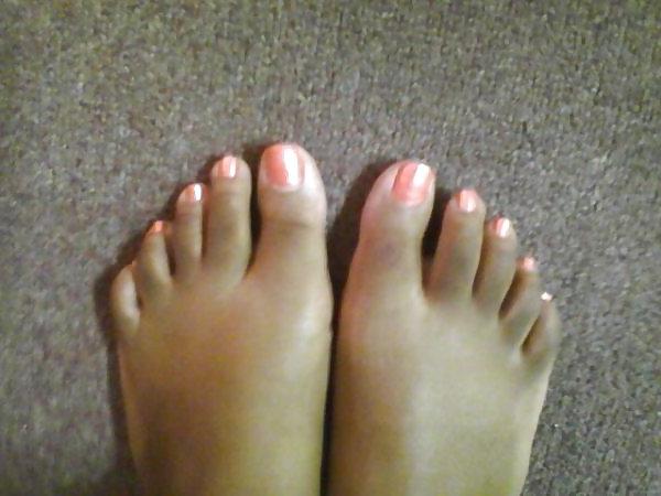6P Sexy ebony feet