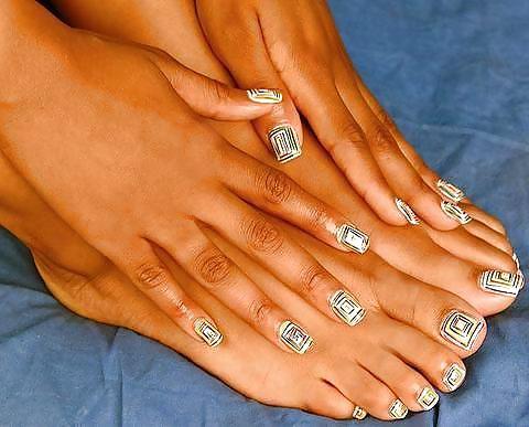 6P Sexy ebony feet