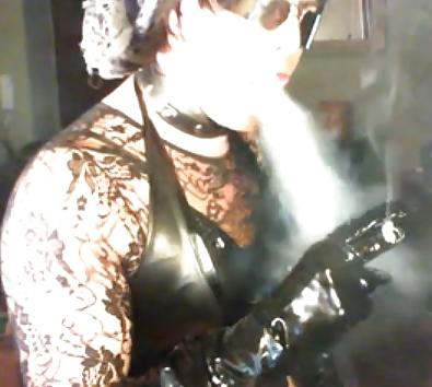 9P Smoking whore 03 14