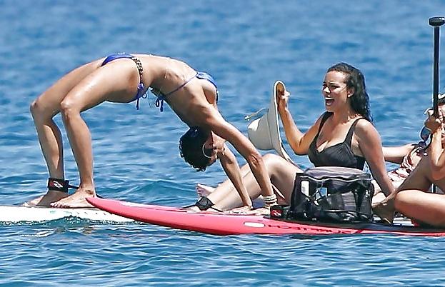 15P Nicole Murphy: Amazing Celeb MILF Bikini - Ameman