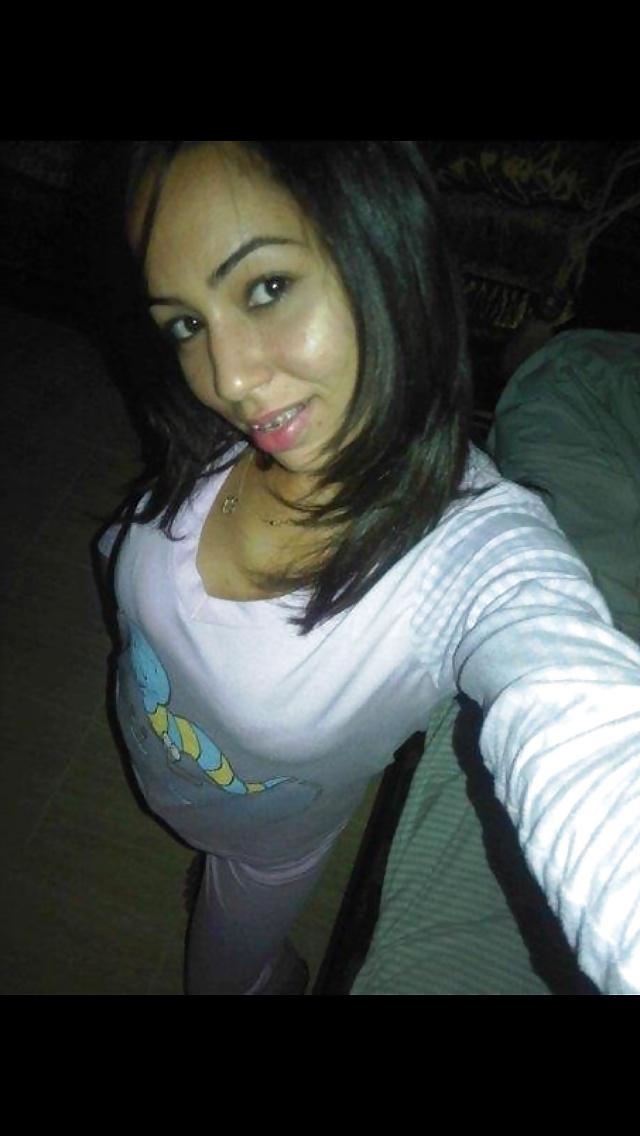 11P SARA BEURETTE MAROCAINE GROS SEINS