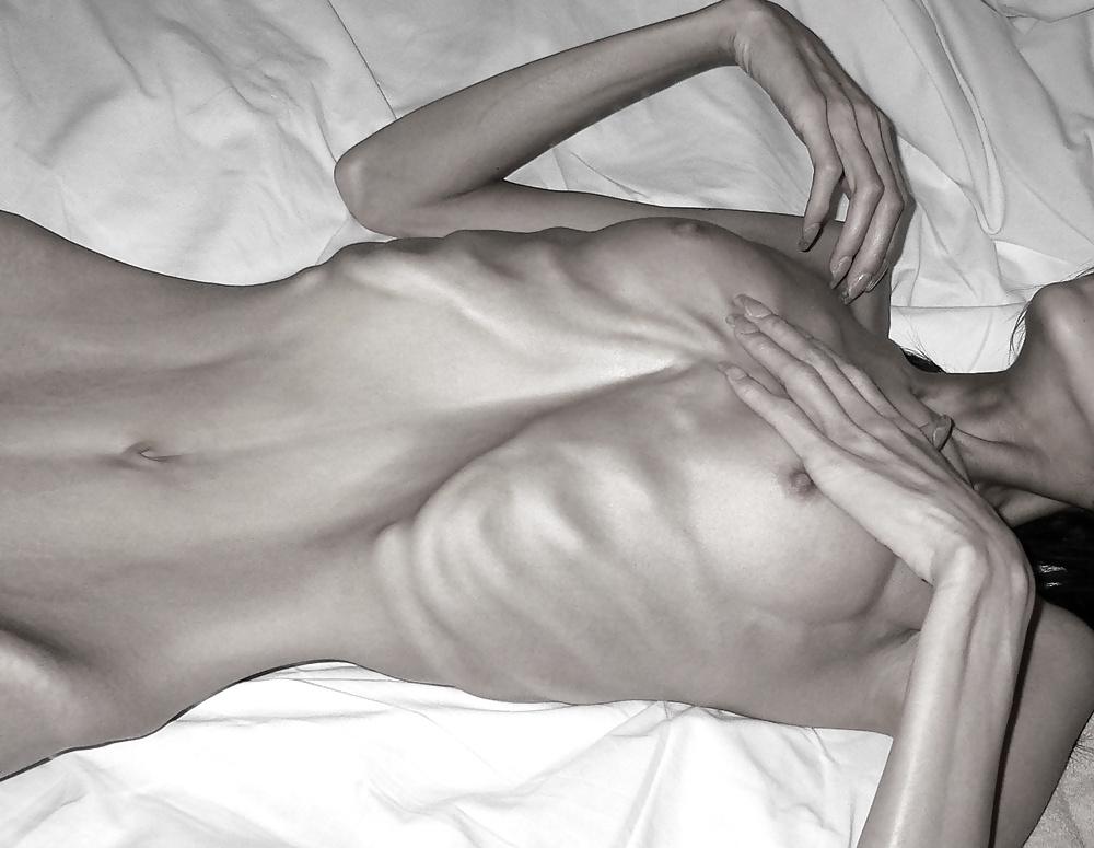 25P Hips-Ribs-Tits -- Skinny Ones II
