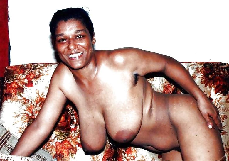 25P Real Amateurs Let Their Tits Hang 2