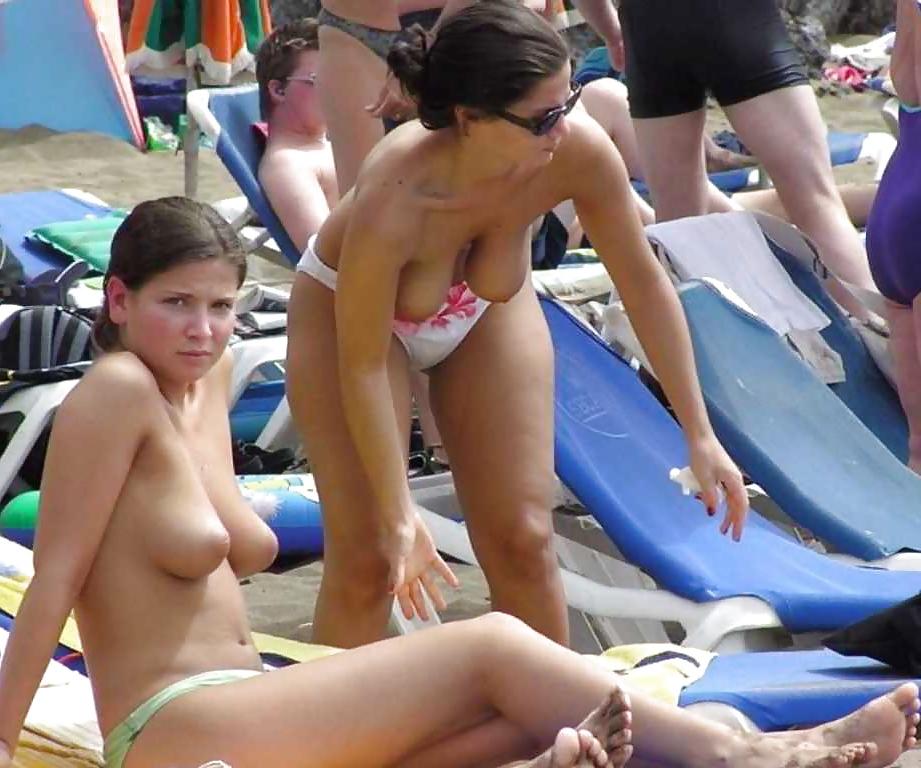25P Real Amateurs Let Their Tits Hang 2