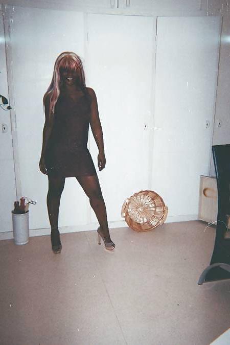 10P Ebony escort from france